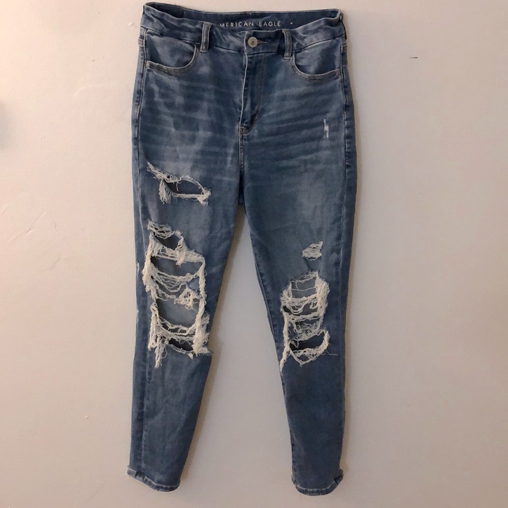 American Eagle Ripped Jean size 10 short